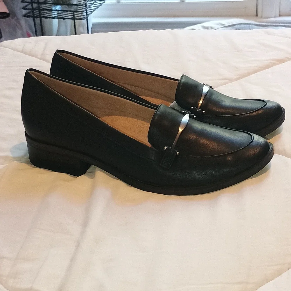 SOUL Naturalizer Black‎ Leather Loafers with Silver Accent Comfortable